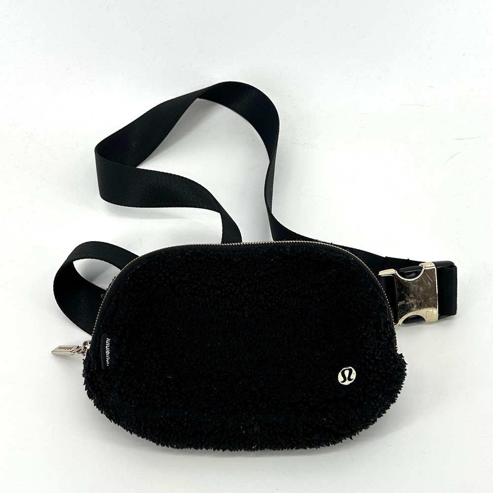 Lululemon Everywhere Belt Bag Black Fuzzy Fleece Strap City Athleisure Running